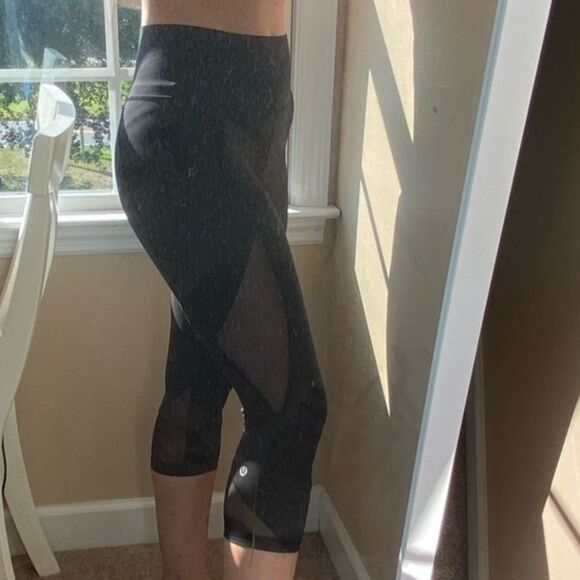 Lululemon Cropped Mesh Black Leggings 6 - Picture 1 of 8